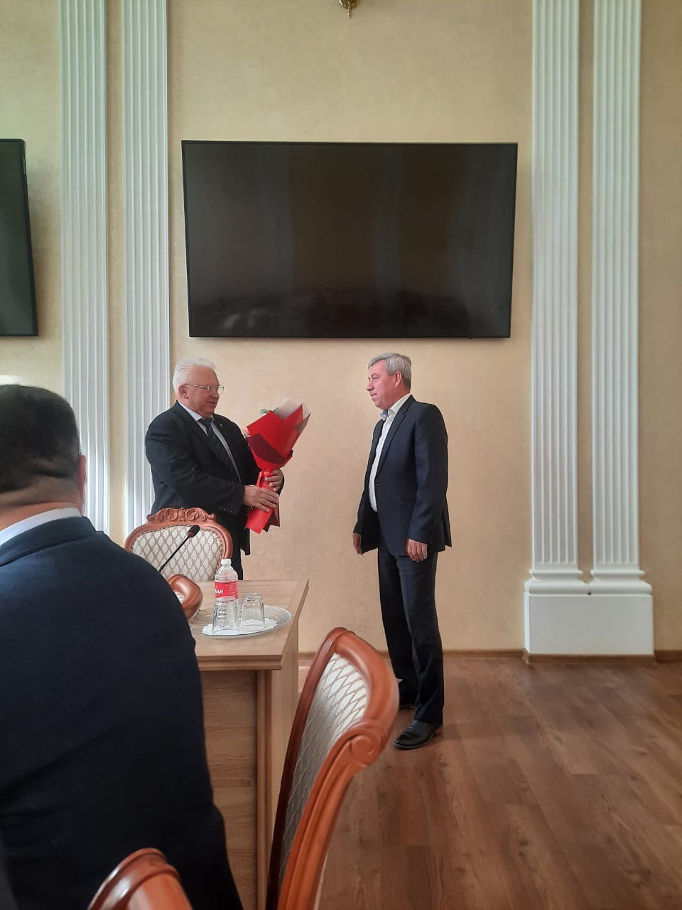 19 мая глава Богучарского муниципального района Кузнецов Валерий Василевич провел расширенное  оперативное совещание с  заместителями главы.