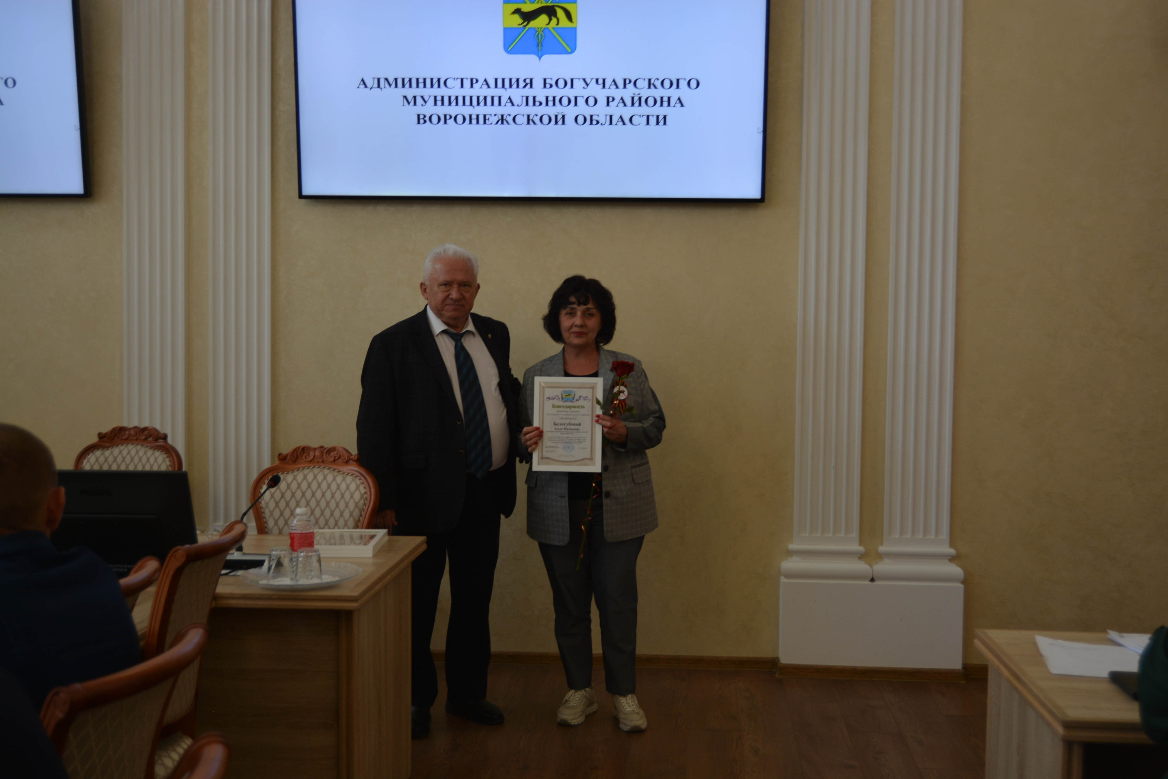 28 апреля глава Богучарского муниципального района Кузнецов Валерий Василевич провел аппаратное оперативное совещание с  заместителями главы администрации Богучарского муниципального района.
