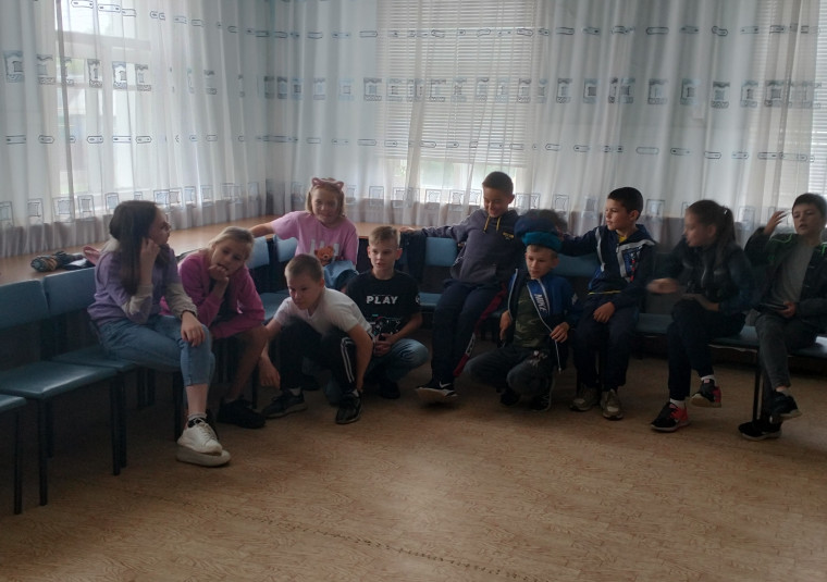 11 июля в Богучарской центральной детской библиотеке состоялась беседа «Символика цветов», которая познакомила детей с символикой цветочных растений. 11 июля в Богучарской центральной детской библиотеке состоялась беседа «Символика цветов», которая познакомила детей с символикой цветочных растений.
