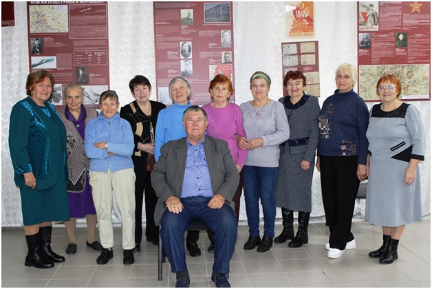 17 октября 2023 года в Доме народного творчества и ремесел состоялась встреча местных поэтов с сельскими женщинами «Есть женщины в русских селеньях».