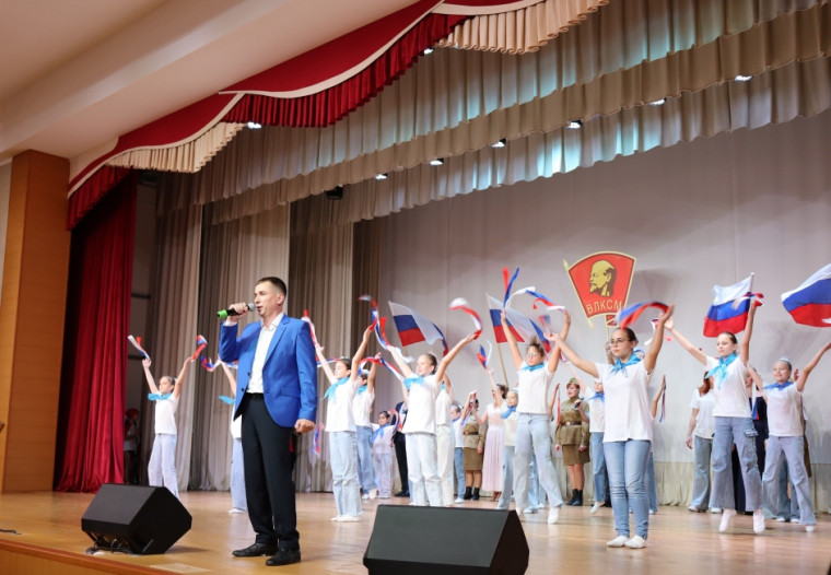 27 октября в районном Дворце культуры «Юбилейный» прошла тематическая программа, посвященная 105-летию ВЛКСМ.