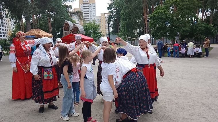 15 июля в парке «Алые паруса» г. Воронежа состоялся VI Губернский фестиваль «Воронеж фольклорный», участие в котором приняли практически все районы Воронежской области.